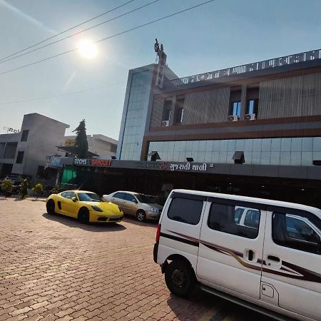 Navsari Hotel Nilkanth מראה חיצוני תמונה