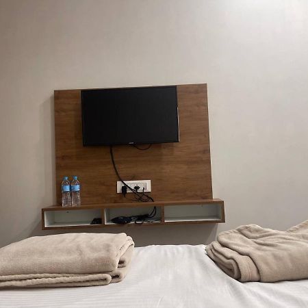 Navsari Hotel Nilkanth מראה חיצוני תמונה