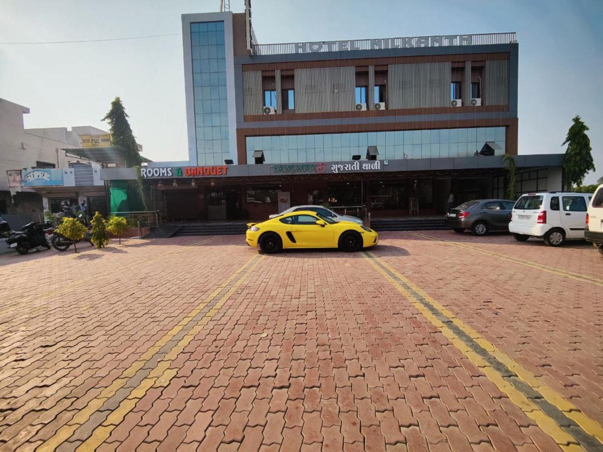 Navsari Hotel Nilkanth מראה חיצוני תמונה