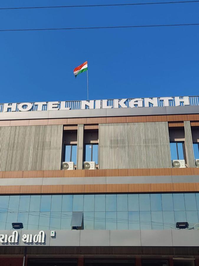 Navsari Hotel Nilkanth מראה חיצוני תמונה