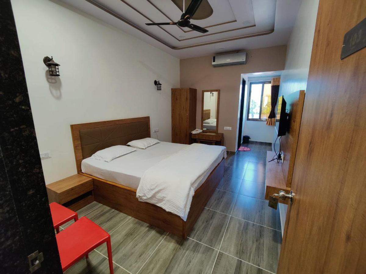 Navsari Hotel Nilkanth מראה חיצוני תמונה
