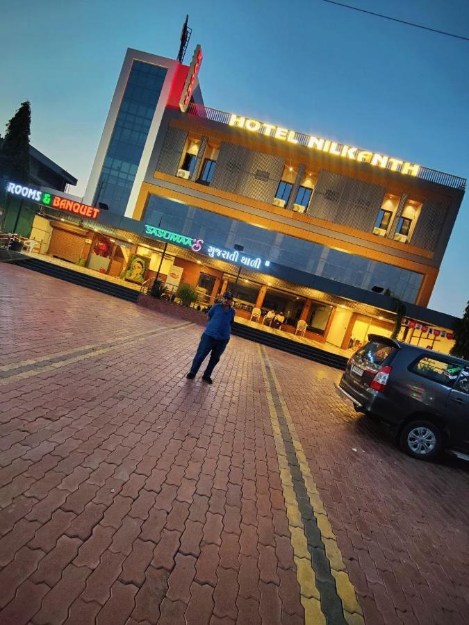 Navsari Hotel Nilkanth מראה חיצוני תמונה
