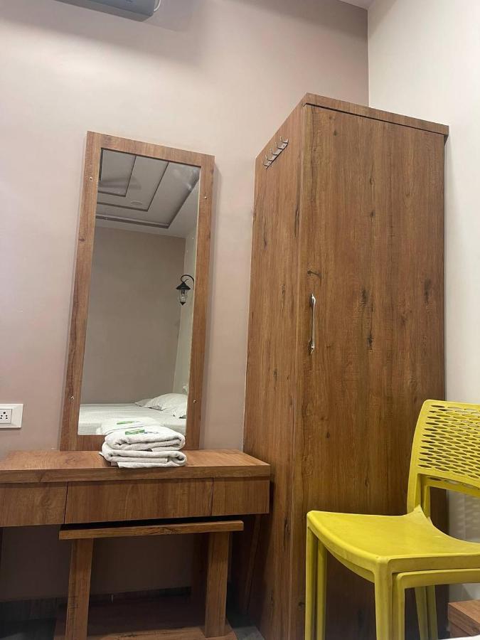 Navsari Hotel Nilkanth מראה חיצוני תמונה