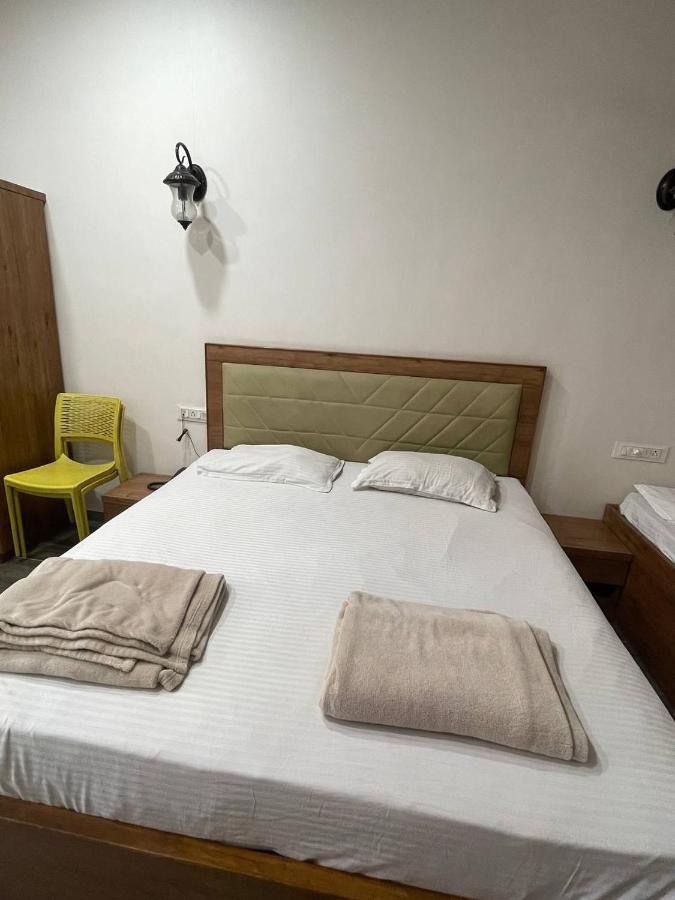 Navsari Hotel Nilkanth מראה חיצוני תמונה