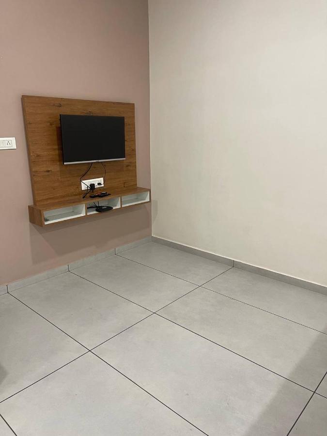 Navsari Hotel Nilkanth מראה חיצוני תמונה