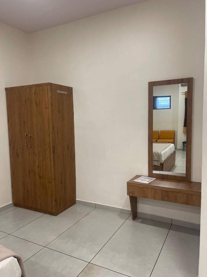 Navsari Hotel Nilkanth מראה חיצוני תמונה